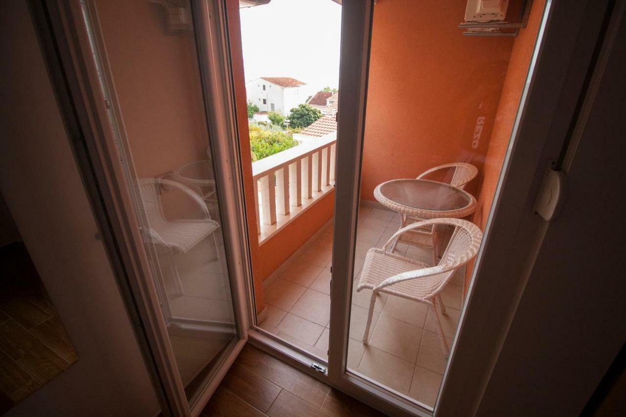 Apartments Knezovic Gradac  Exterior photo