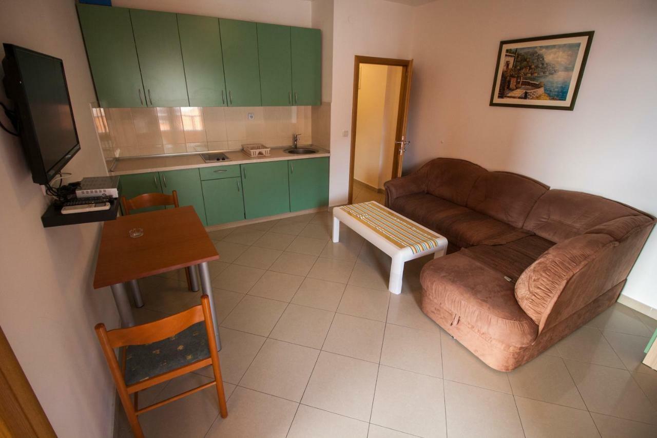 Apartments Knezovic Gradac  Exterior photo